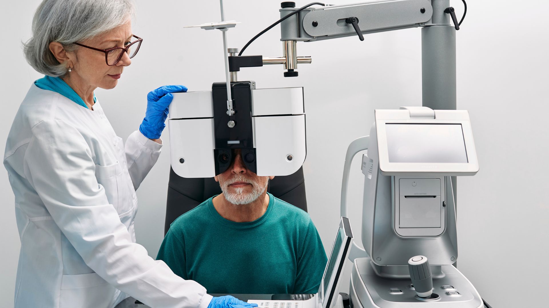 A clinical examination room, bathed in a warm, focused light. On a sleek, modern medical instrument, various diagnostic lenses and sensors are meticulously arranged, ready to analyze the intricate details of the eye. In the foreground, a state-of-the-art digital display showcases high-resolution images, revealing the inner workings of the eye with precision. The middle ground features a comfortable, ergonomic examination chair, inviting the patient to undergo a comprehensive evaluation. The background subtly conveys a sense of professionalism and technological expertise, with clean, minimalist decor and subtle hints of the latest advancements in glaucoma diagnostic technology. understanding glaucoma 03